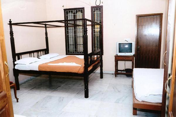 Hotel Soorya Heritage Inn Pondicherry Bagian luar foto